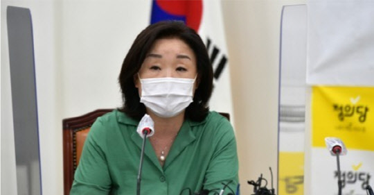 정의당 심상정 의원이 15일 서울 여의도 국회에서 열린 의원총회에서 발언하고 있다. <연합뉴스>